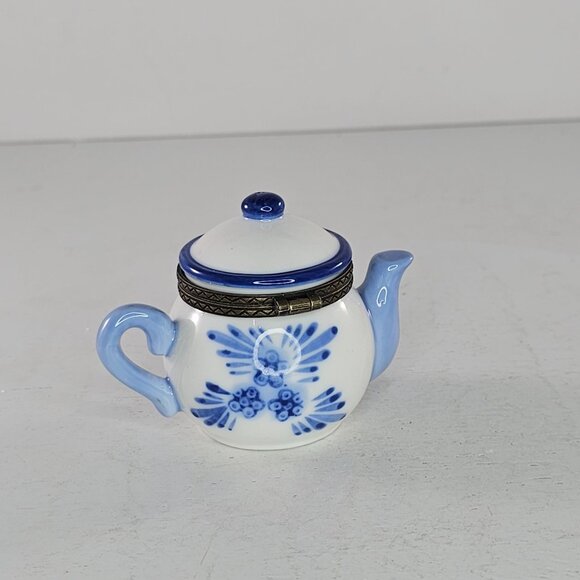 Vintage Miniature Blue White Ceramic Hinged Teapot Trinket Box - Picture 8 of 8
